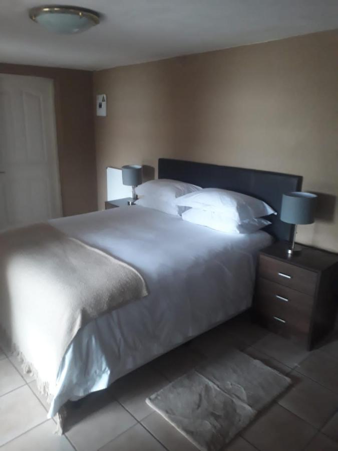 Marina Views Guesthouse Hartbeespoort Ngoại thất bức ảnh