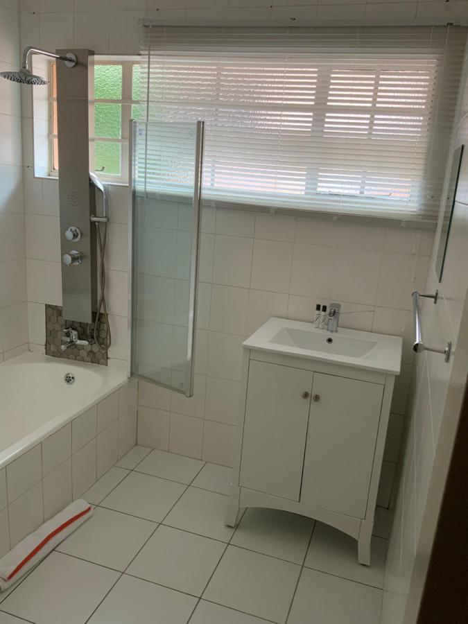 Marina Views Guesthouse Hartbeespoort Ngoại thất bức ảnh