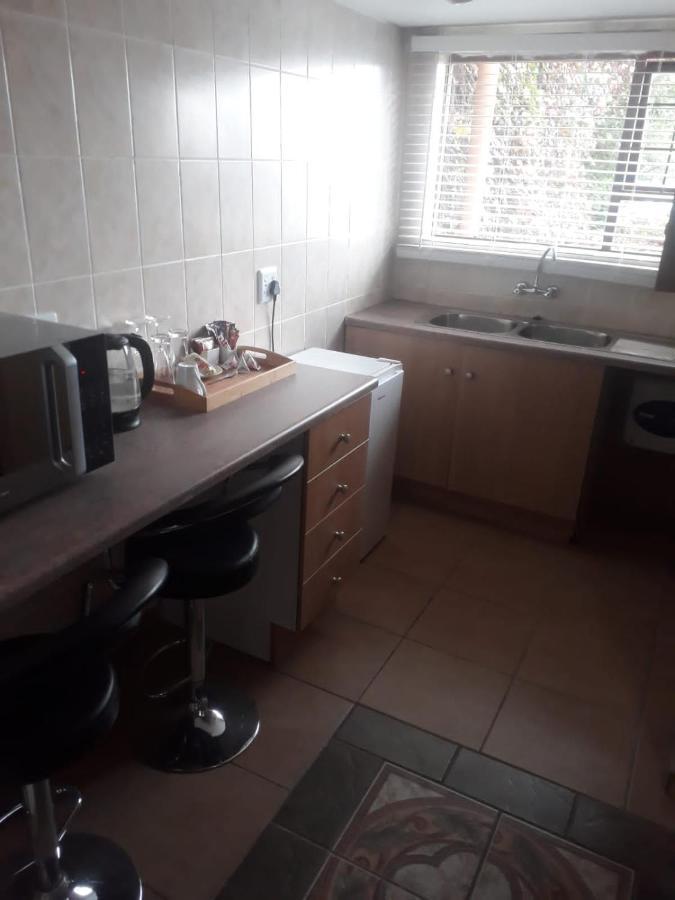 Marina Views Guesthouse Hartbeespoort Ngoại thất bức ảnh