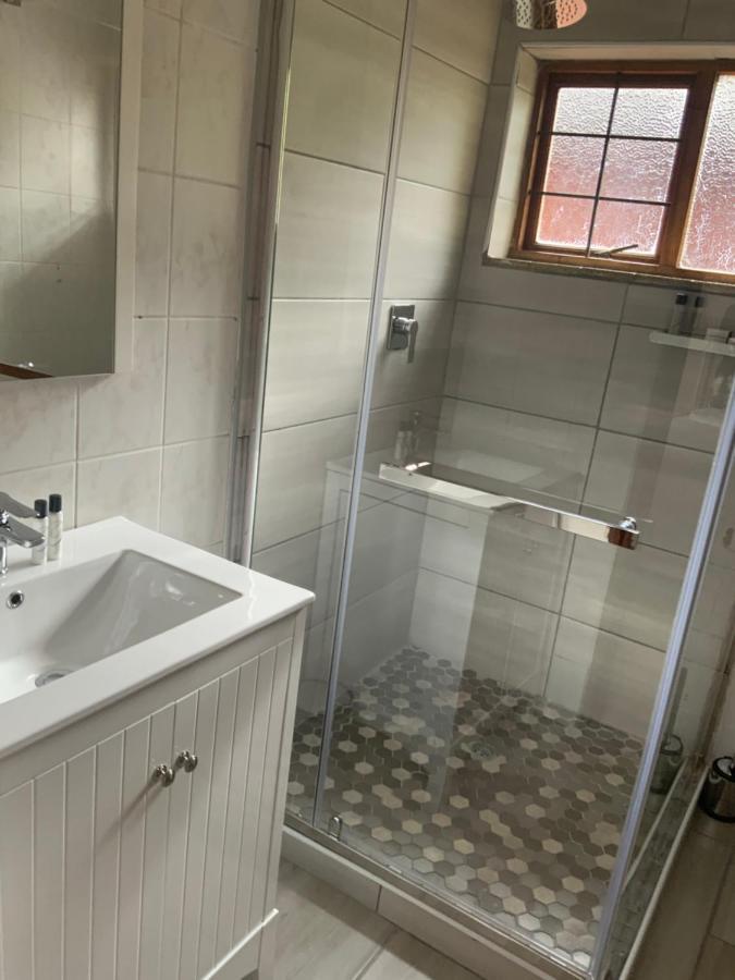 Marina Views Guesthouse Hartbeespoort Ngoại thất bức ảnh